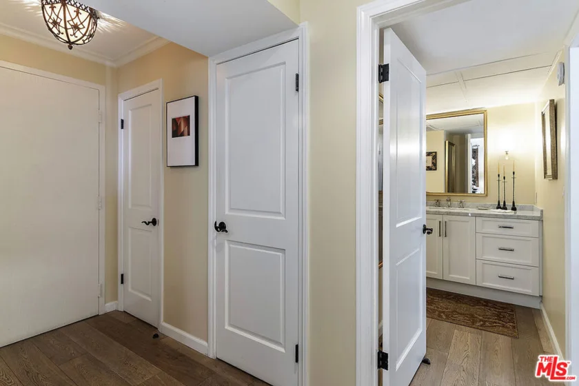 906 N Doheny Drive #510 photo 24
