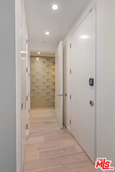 928 N Croft Avenue #202 photo 16