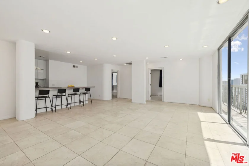 10747 Wilshire Boulevard #1102 photo 1