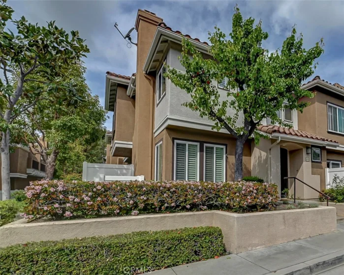 172 Valley View photo 1