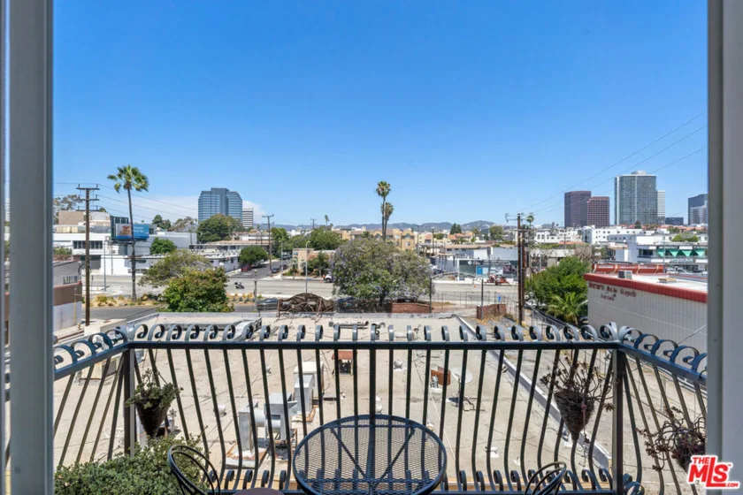 1522 S Saltair Avenue #304 photo 16