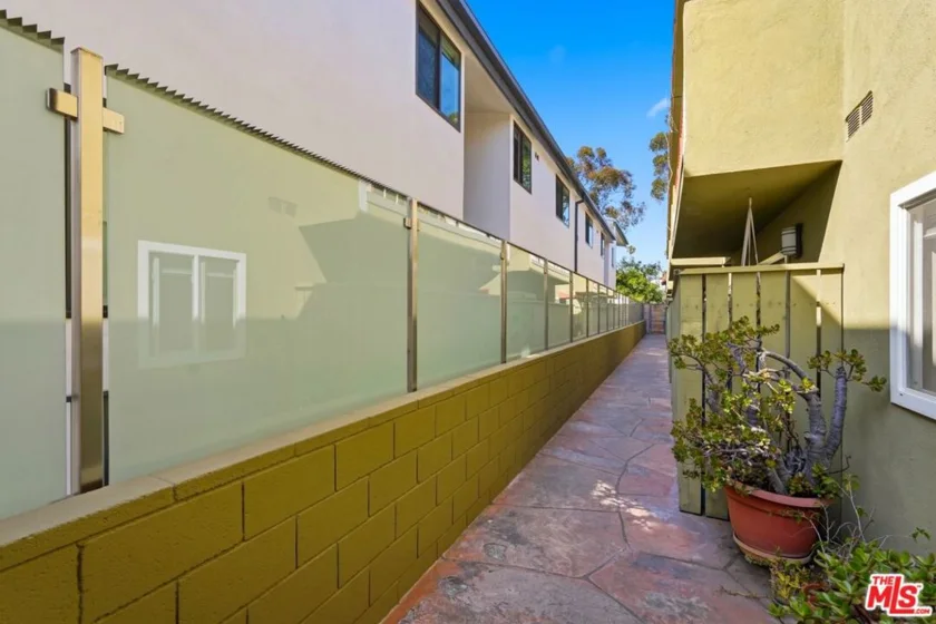 940 7th Street #8 photo 14