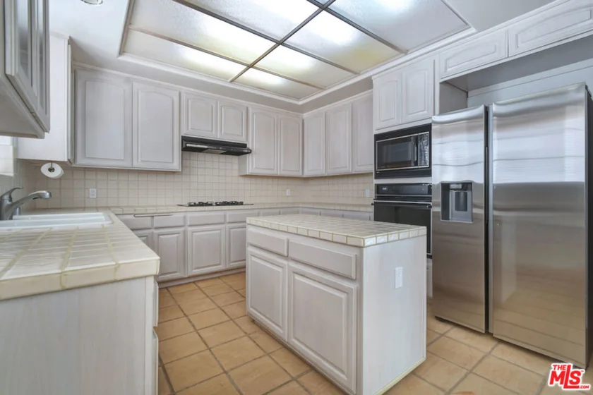 14570 Benefit Street #201 photo 27