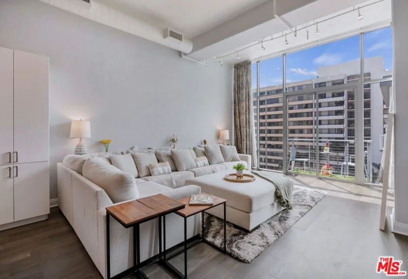 645 W 9th Street #740 photo 62