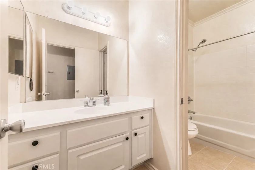 300 N El Molino Avenue #117 photo 4