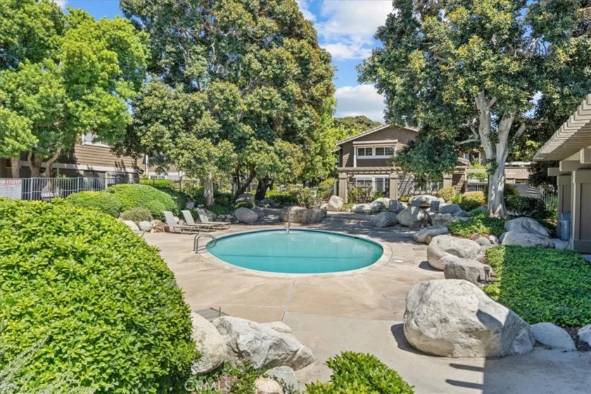 208 Springview photo 27