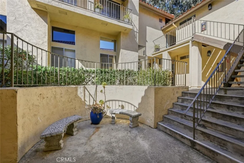 1016 Grape Street photo 4
