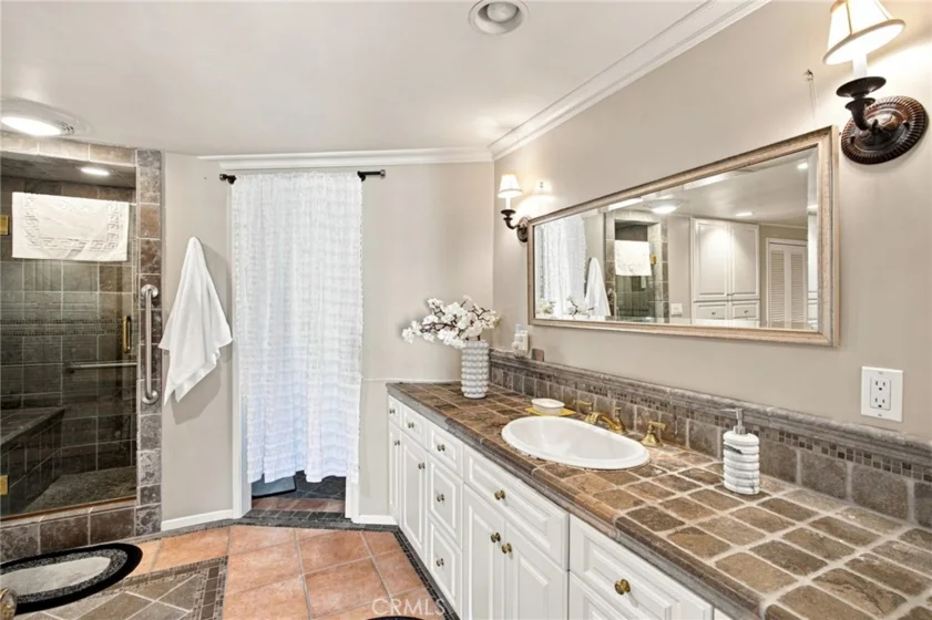 1255 S Orange Grove Boulevard #5 photo 17