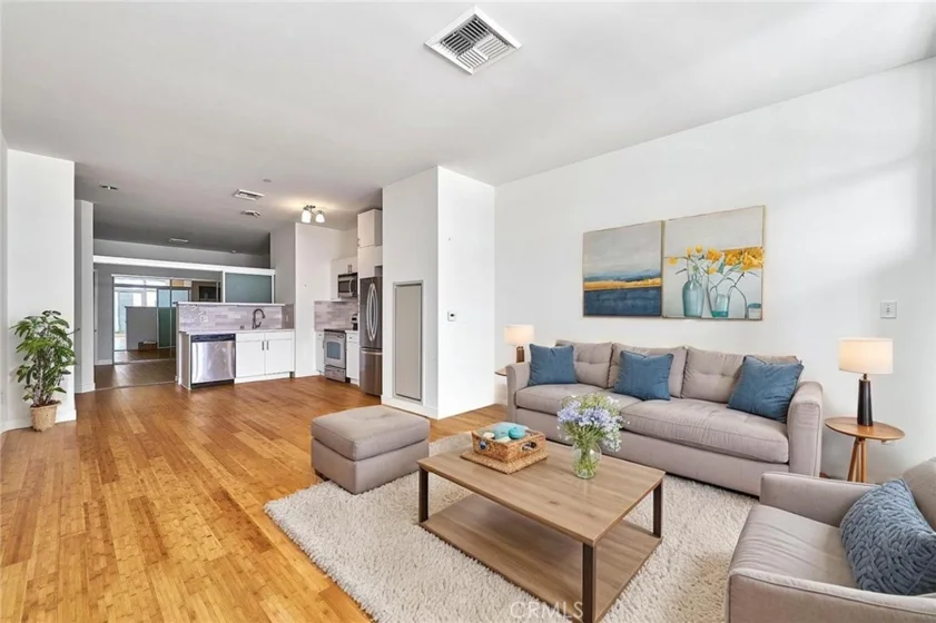 3810 Wilshire #1904 photo 1