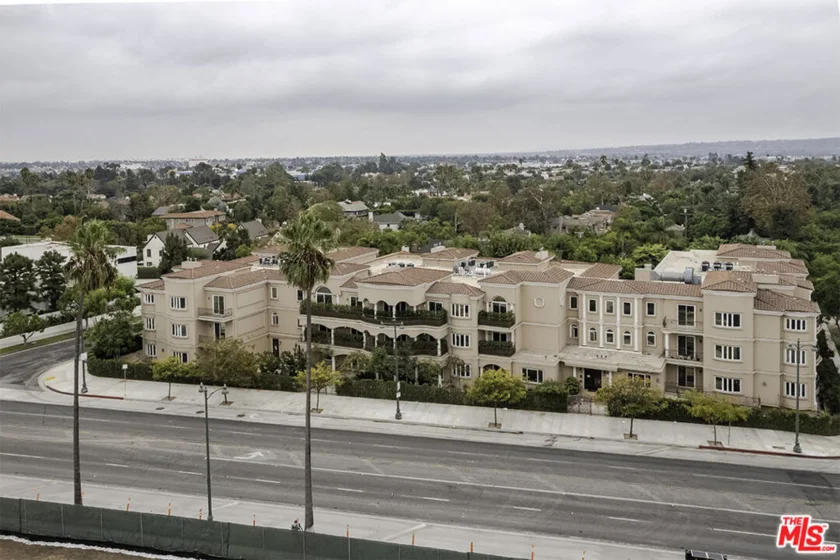 4848 Wilshire Boulevard #102 photo 1