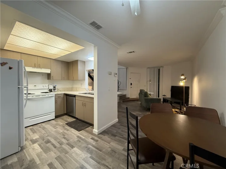 1463 Everton Place photo 9