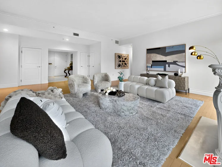 10727 Wilshire Boulevard #404 photo 4