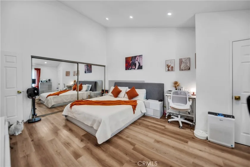 13412 Burbank photo 15