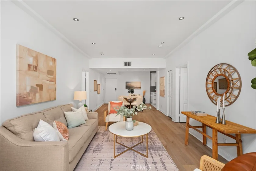 828 N Hudson Avenue #106 photo 18