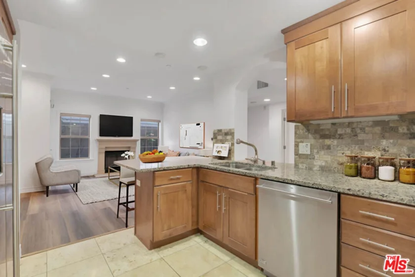 423 Arnaz Drive #102 photo 31