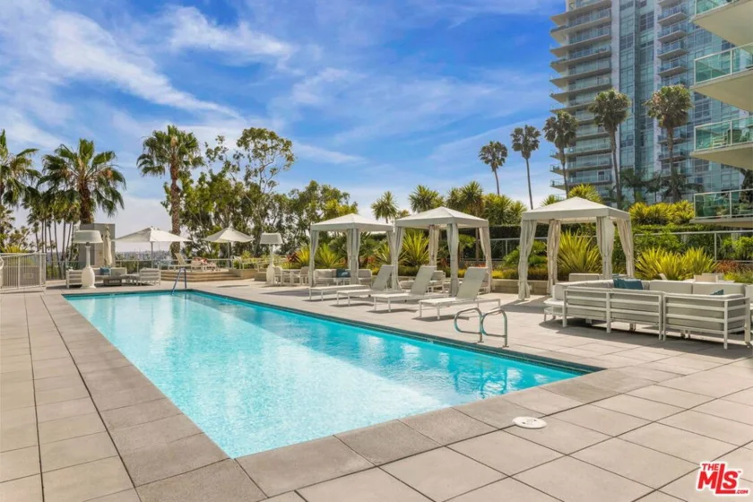 13600 Marina Pointe Drive #604 photo 25