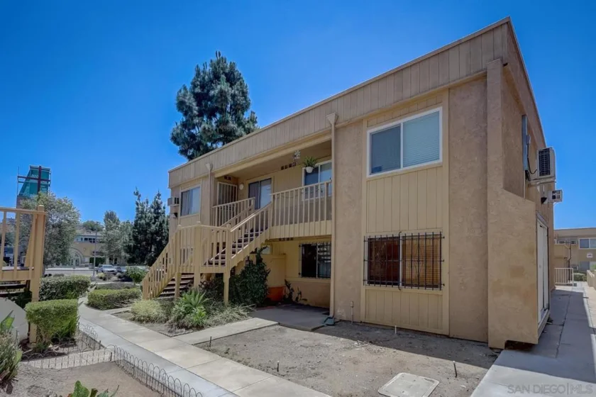 6712 University Avenue photo 1