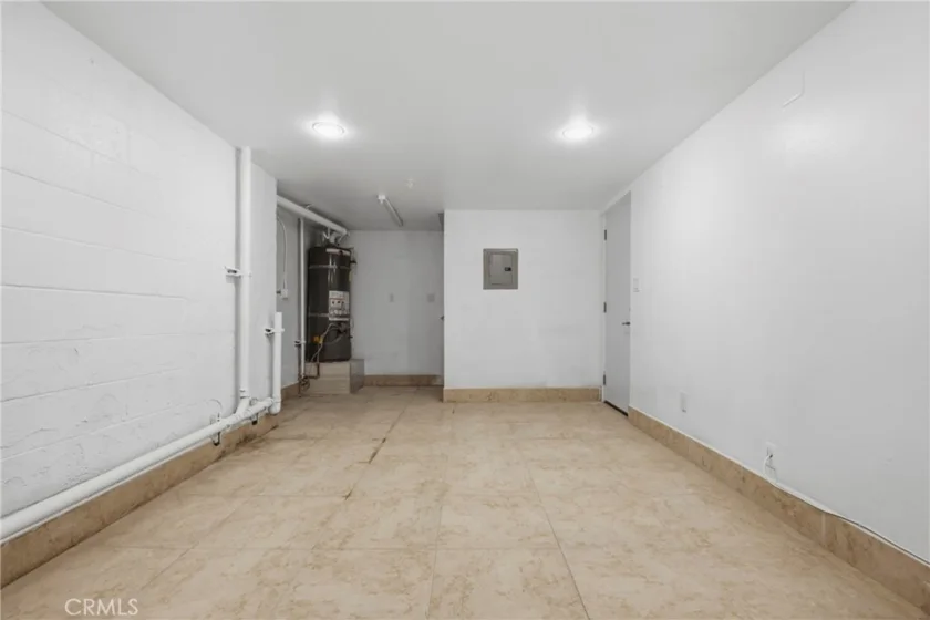 645 W Regent photo 24