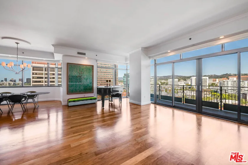 10800 Wilshire Boulevard #1101 photo 1
