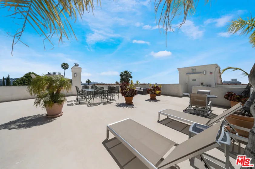 960 N Doheny Drive #301 photo 40