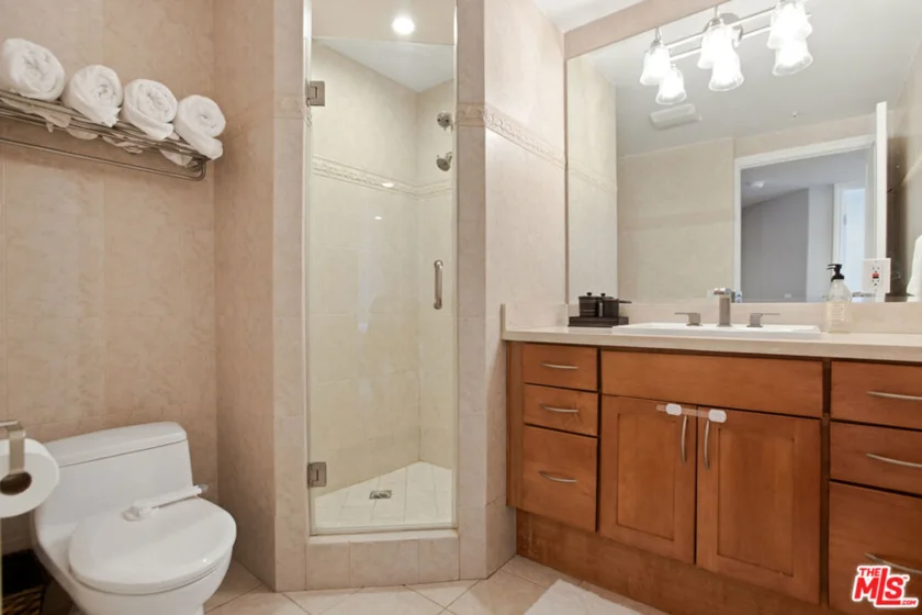 1426 N Laurel Avenue #110 photo 30
