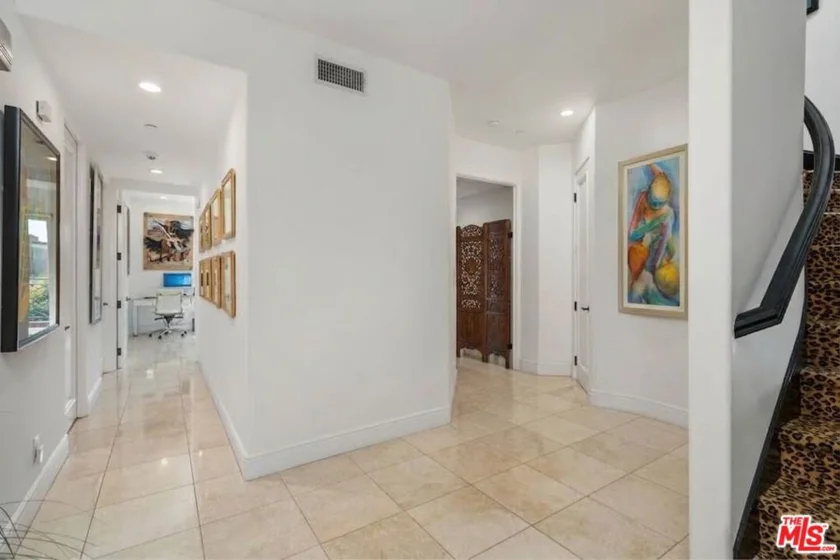 137 S Spalding Drive #401 photo 16