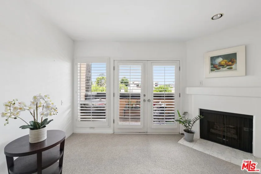 5224 Zelzah Avenue #209 photo 30