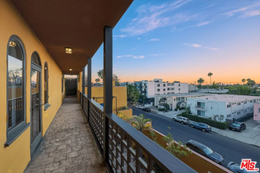 828 N Hudson Avenue #214 photo 18