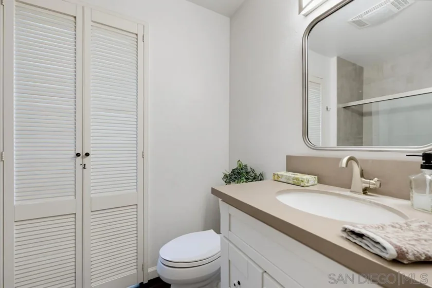 2942 Lawrence Street photo 38