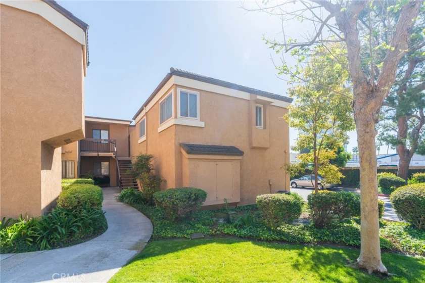 7911 Woodlake Drive #77 photo 1