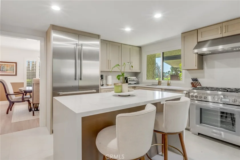 6330 Riviera photo 1