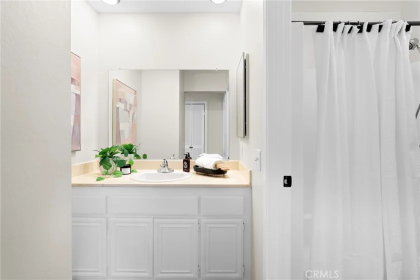 1665 Brea photo 15