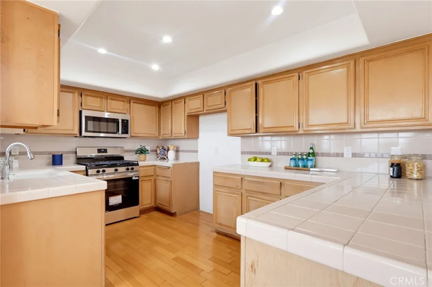 1073 W 9th Street #202 photo 17