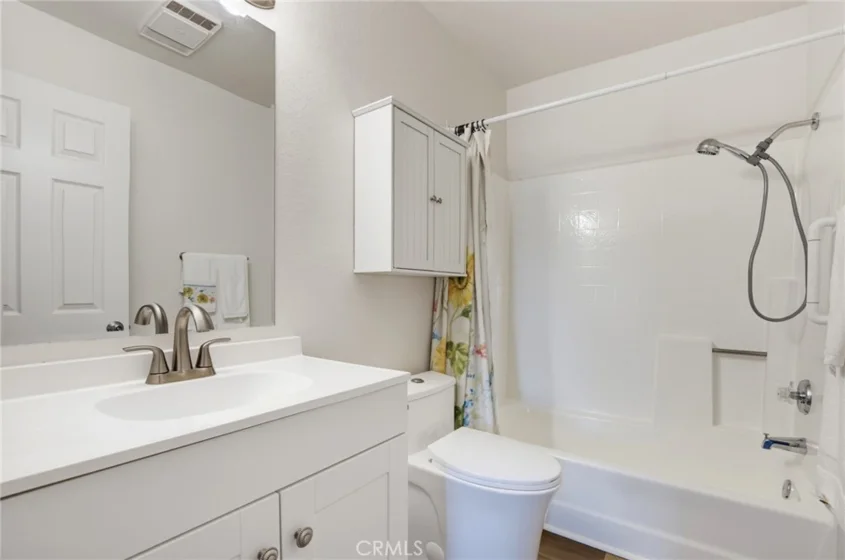 460 Oak Street #215 photo 17