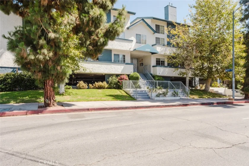 21529 Saticoy Street #217 photo 35