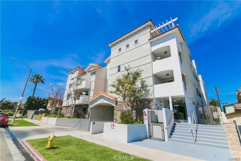 4733 Elmwood Avenue #303 photo 1
