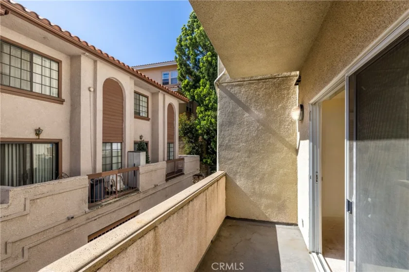 2915 Montrose Avenue #430 photo 12