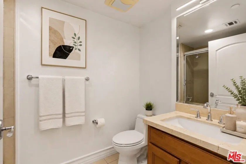 936 N Hudson Avenue #302 photo 22