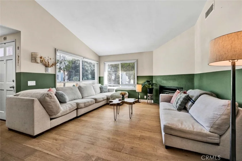 429 Deerfield photo 1