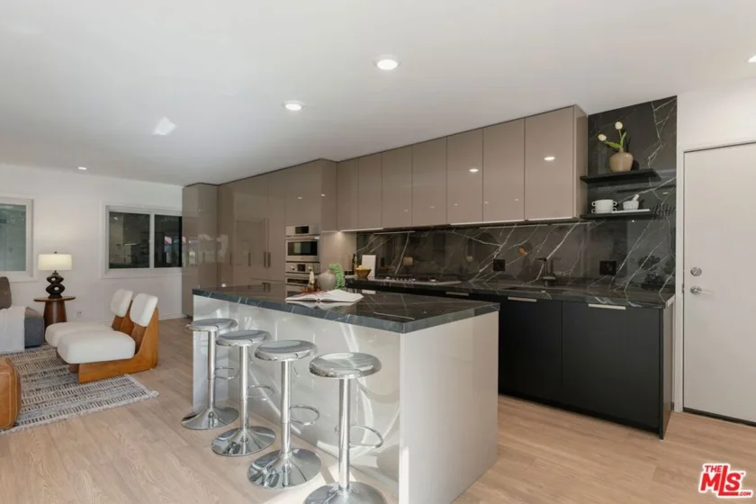 1233 N Laurel Avenue #109 photo 4