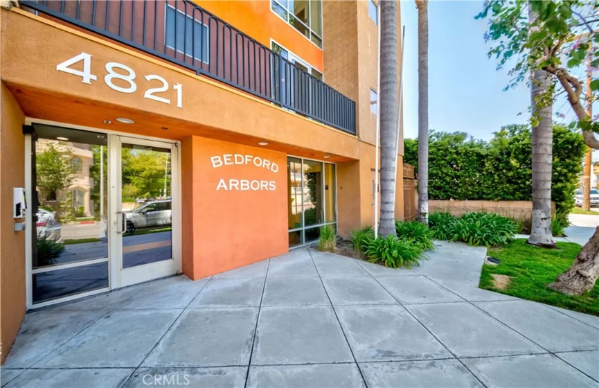 4821 Bakman Avenue #206 photo 1