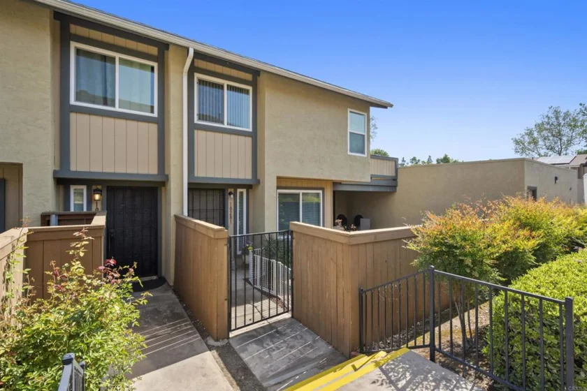 10281 Kerrigan Street photo 1