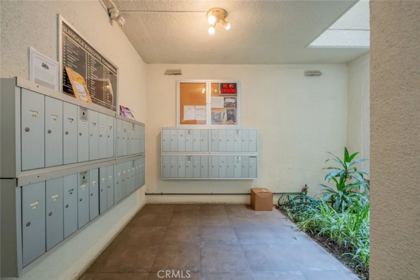 1305 N Columbus Avenue #112 photo 37