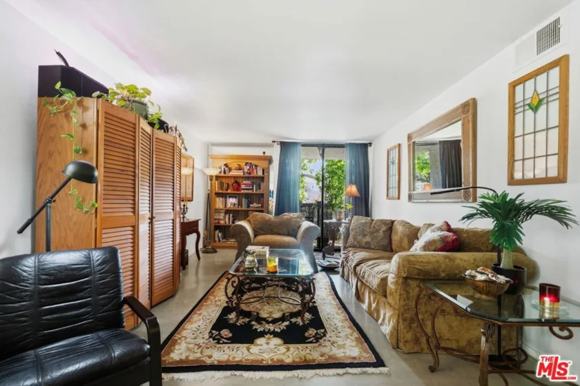 906 N Doheny Drive #221 photo 5