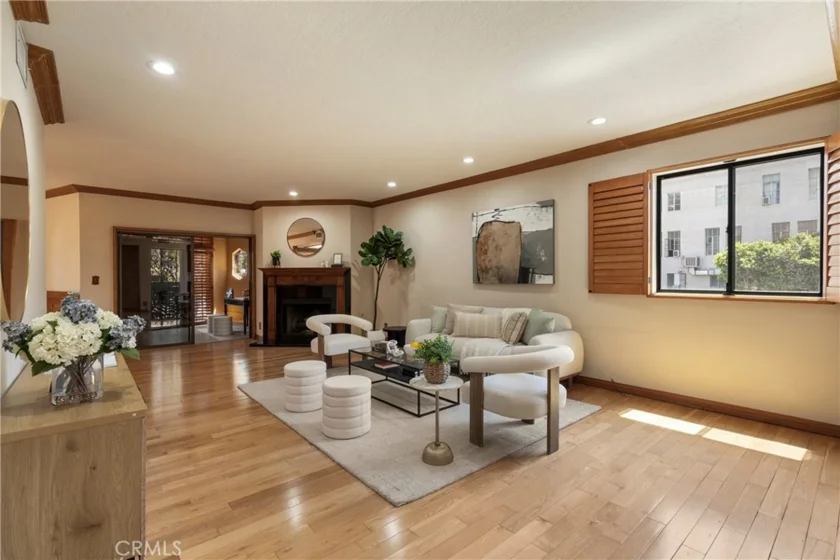 4444 Wilshire #102 photo 39