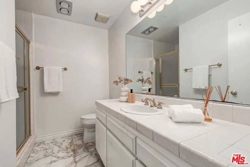 5625 Cambridge Way #203 photo 26