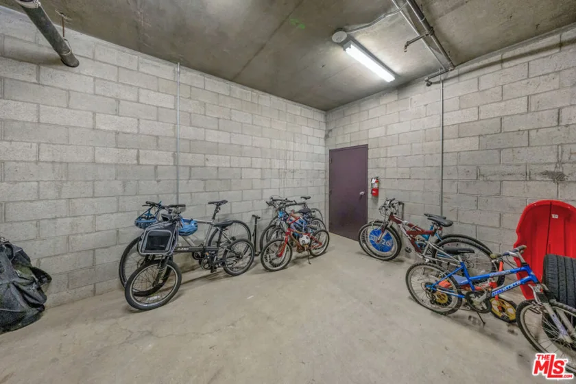 3401 S Bentley Avenue #301 photo 28