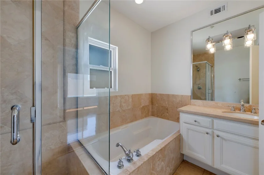 2125 S Bentley Avenue #101 photo 20
