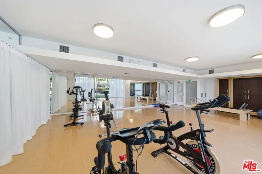 13700 Marina Pointe Drive #1526 photo 32