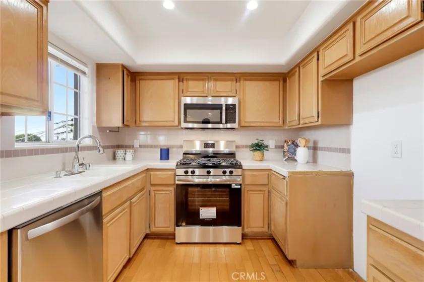 1073 W 9th Street #202 photo 19